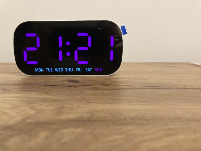 Ceas digital cu alarma